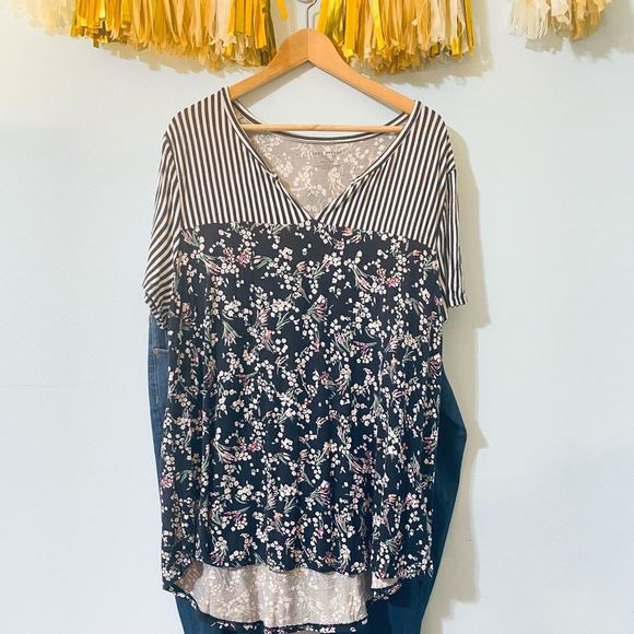 Lane Bryant Mixed Pattern V-neck Swing Tee - Picture 6 of 6